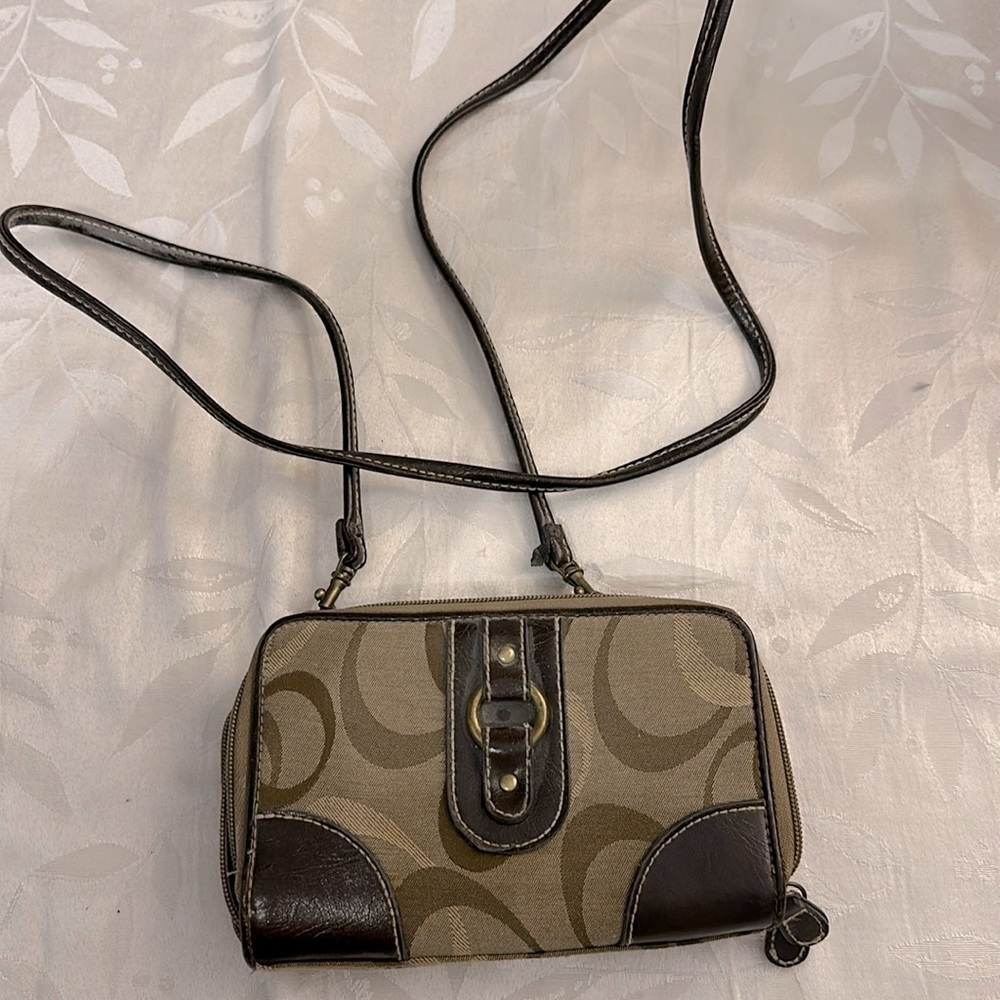 Adorable crossbody wallet / phone bag.